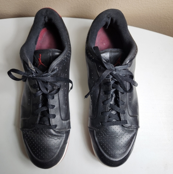 Athletic_Shoes